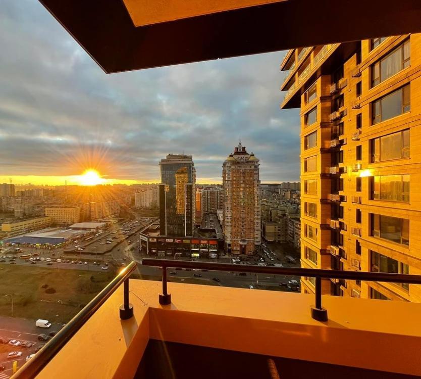 1 Room 60M2 Center Of Obolon Near River Side. 11 Floor Kiev Exteriör bild